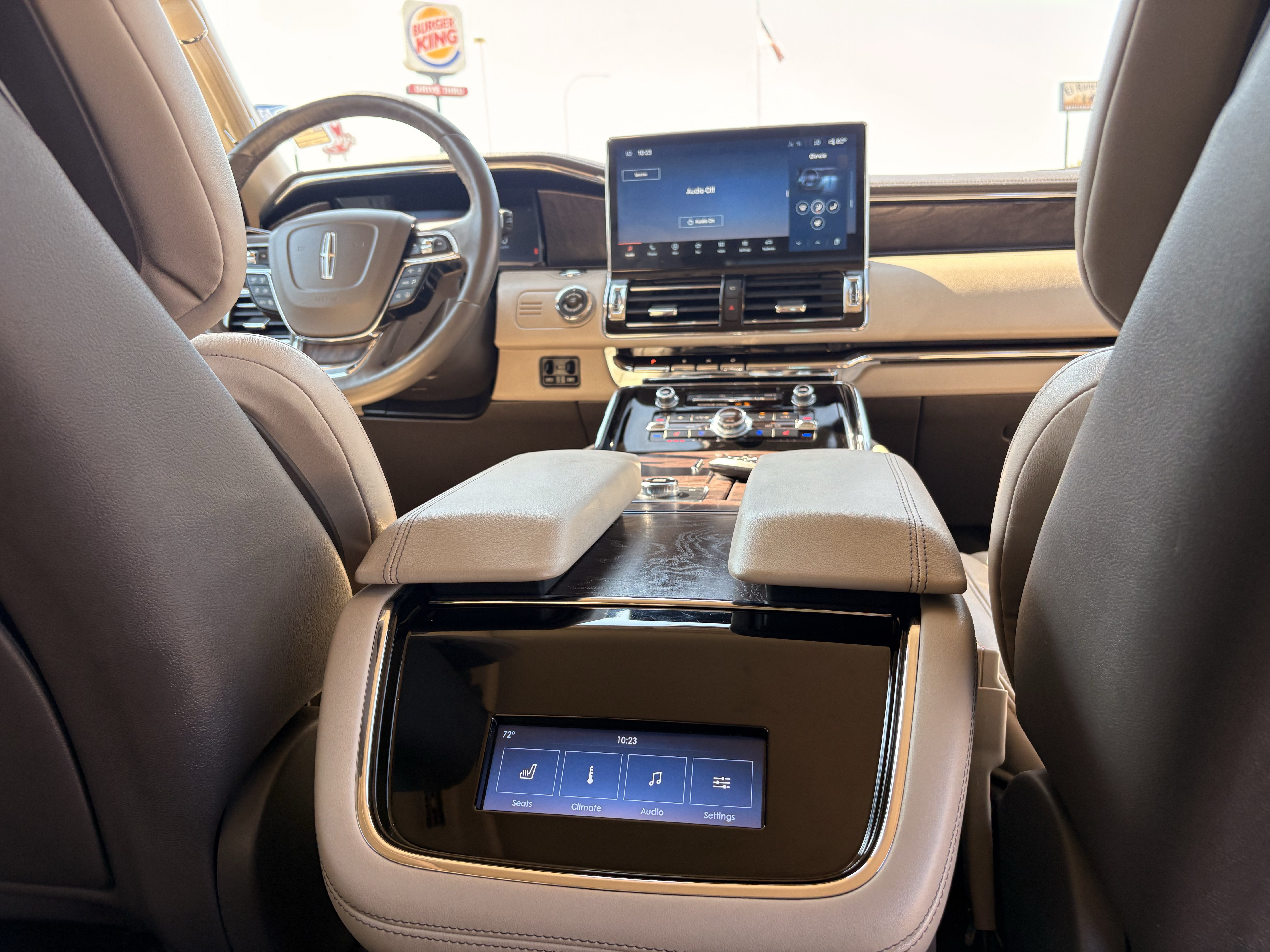 Used 2023 Lincoln Navigator Reserve AWD/4WD image 11