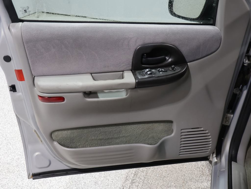 Used 2000 Oldsmobile Silhouette GL image 12