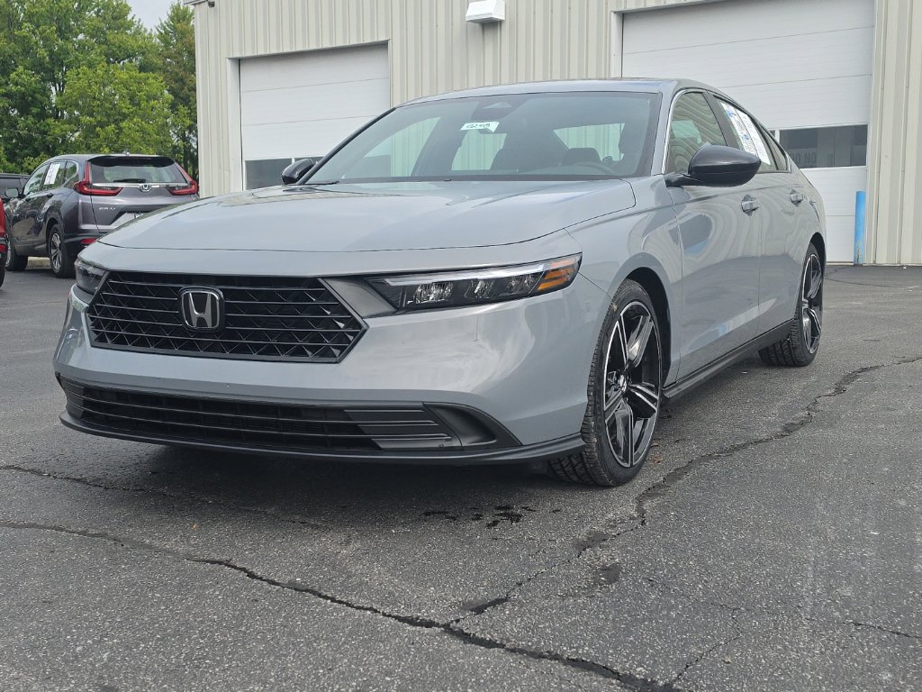 Used 2024 Honda Accord Sport image 3
