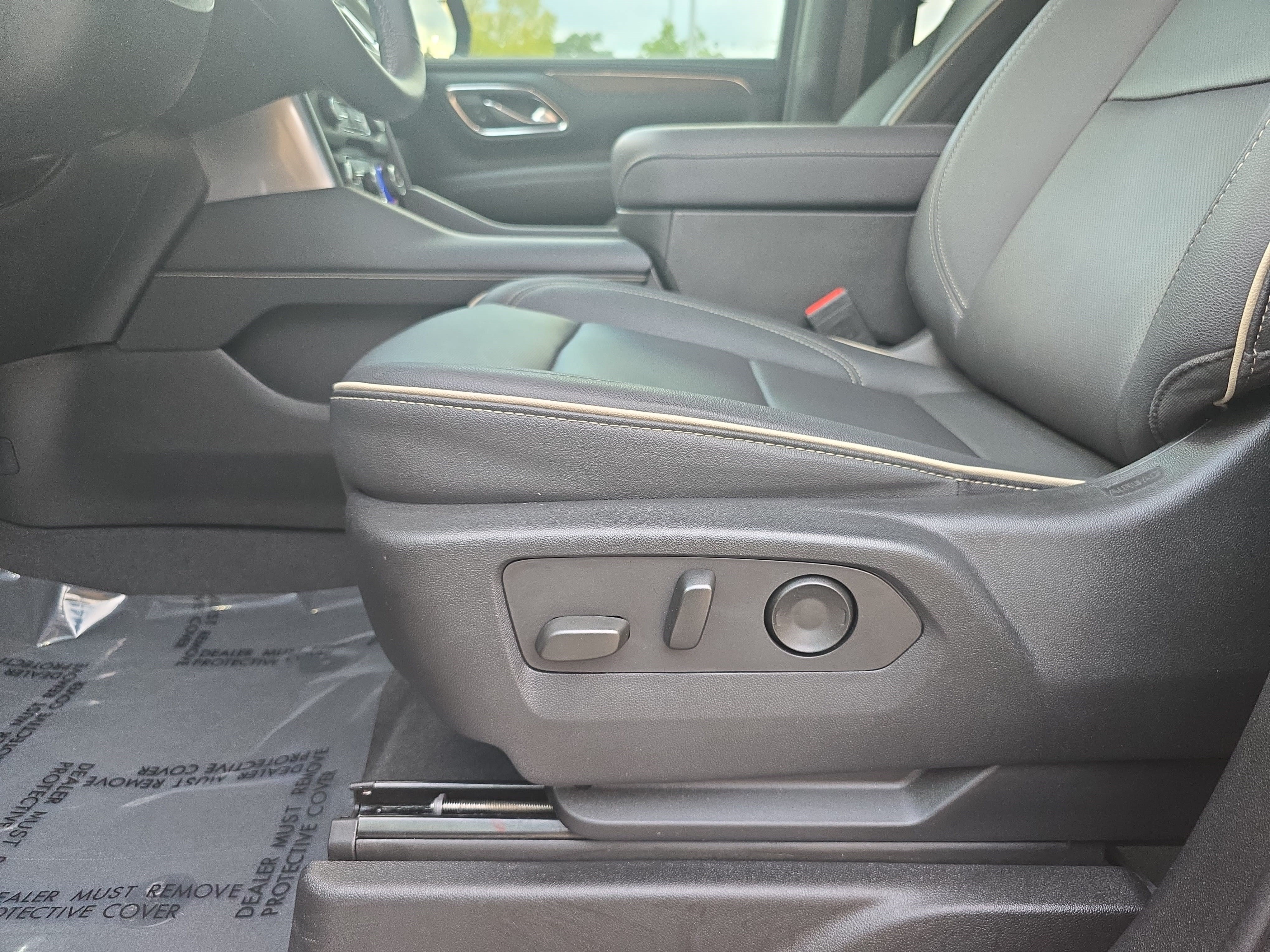 Used 2023 Chevrolet Tahoe Premier AWD/4WD image 29