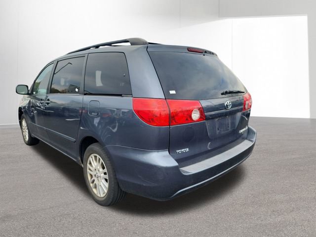 Used 2009 Toyota Sienna XLE image 32