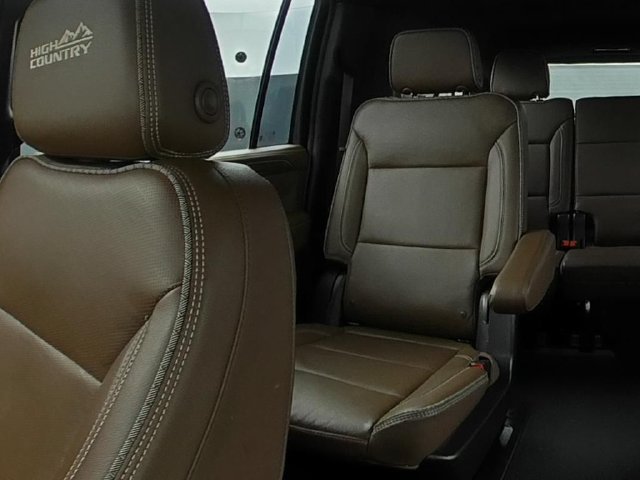 Used 2022 Chevrolet Suburban High Country AWD/4WD image 30