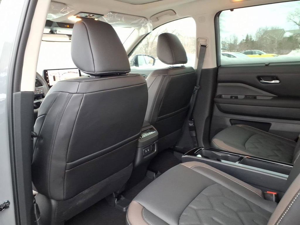 New 2026 Nissan Pathfinder Platinum image 27