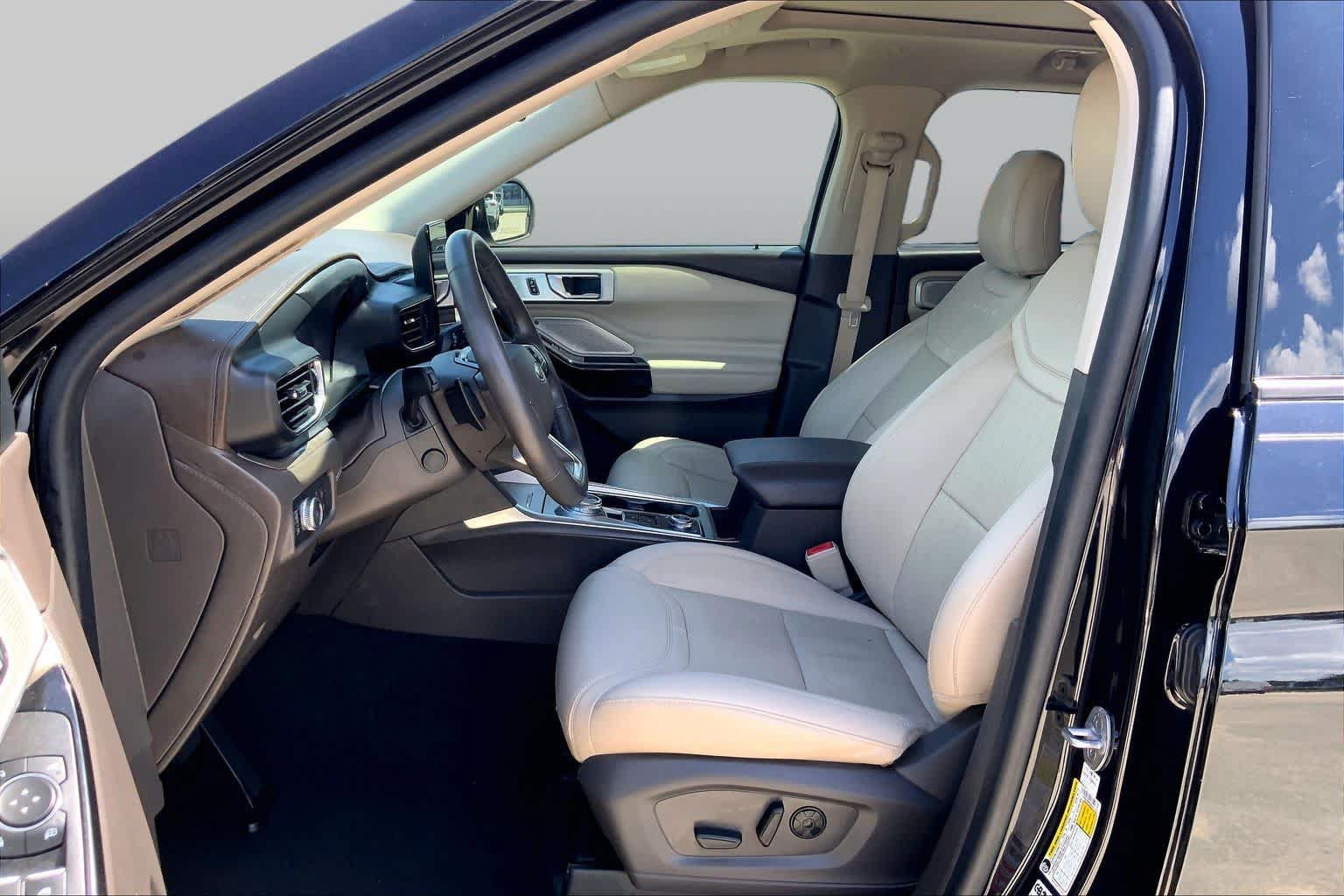 Used 2021 Ford Explorer Platinum w/ Premium Technology Package AWD/4WD image 8