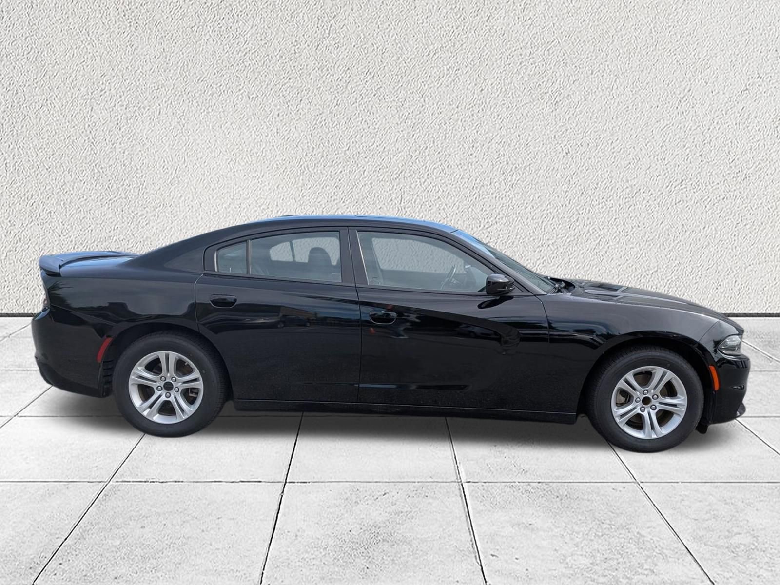 Used 2022 Dodge Charger SXT w/ Leather Interior Group RWD image 2