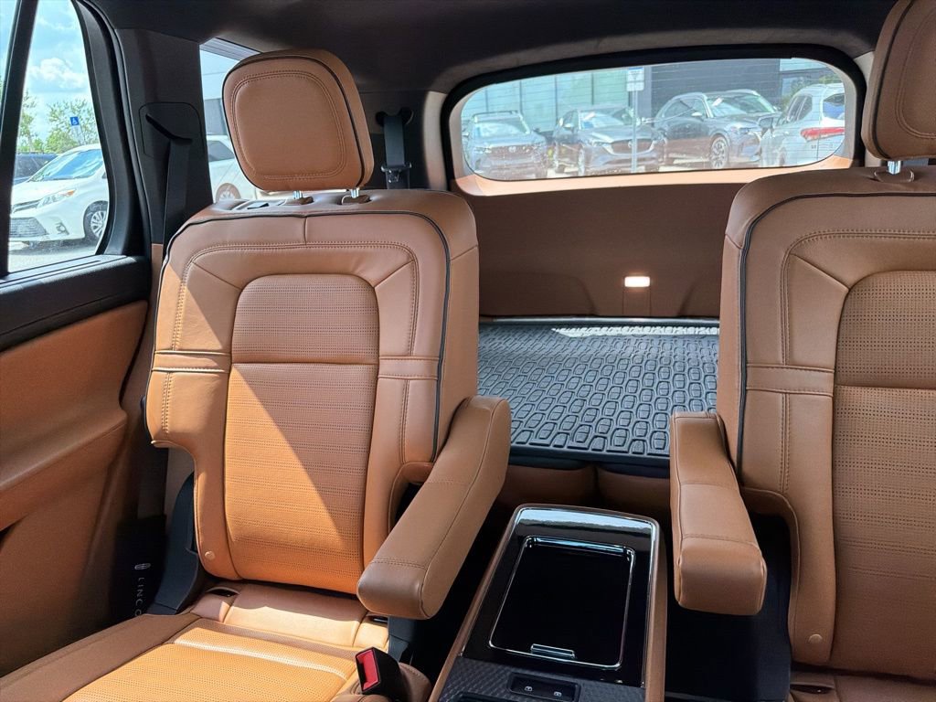 Used 2023 Lincoln Aviator Black Label w/ Class IV Trailer Tow Package image 3