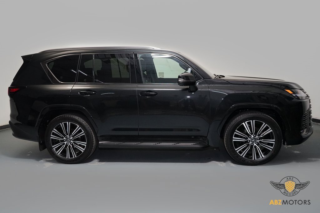 Used 2025 Lexus LX 600 4WD w/ Luxury Package image 4