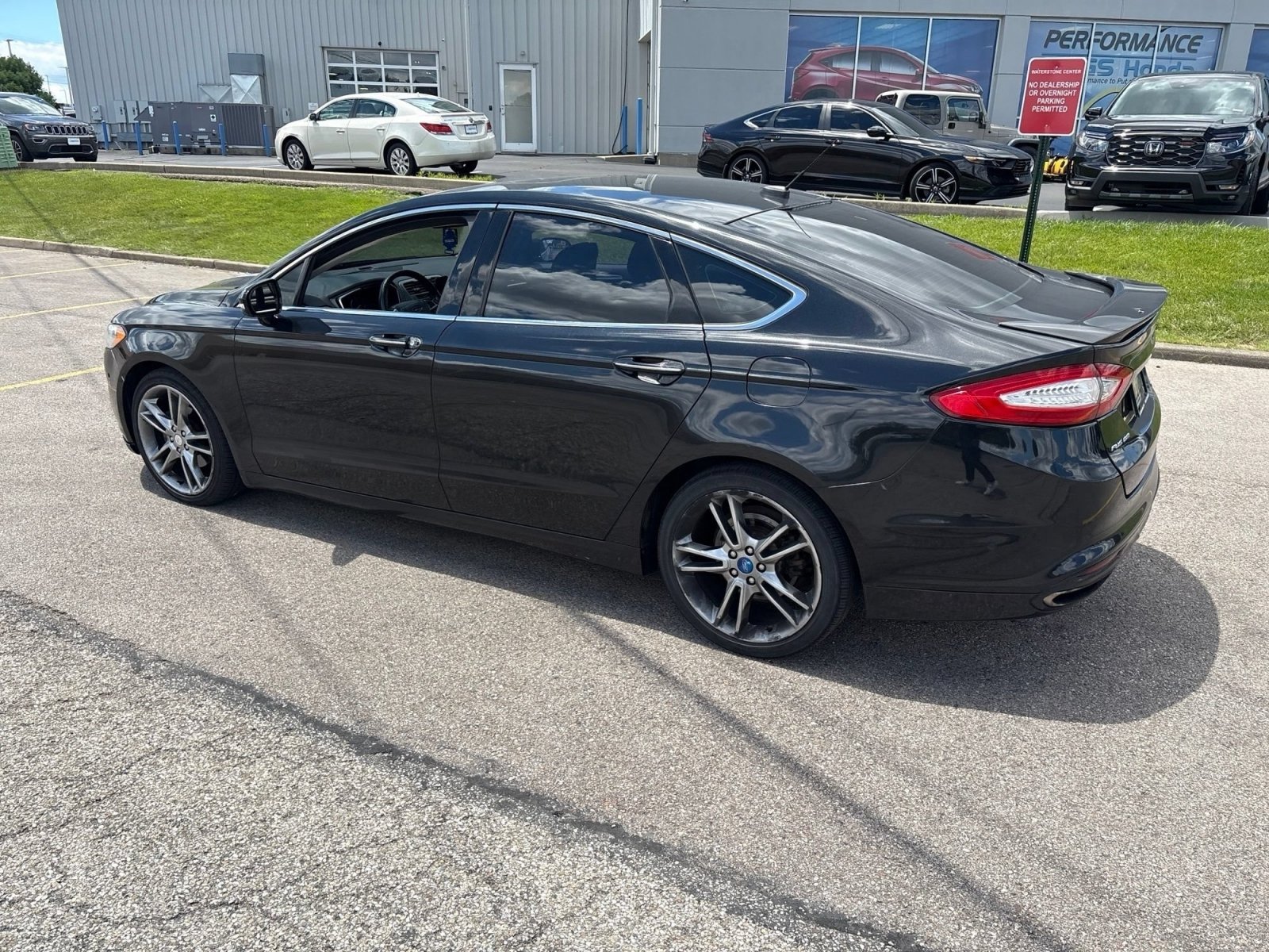 Used 2013 Ford Fusion Titanium w/ Titanium Driver Assist Pkg FWD image 6