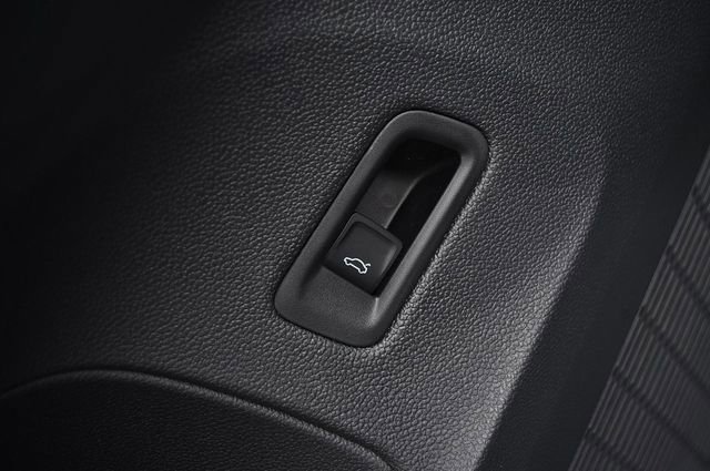 New 2026 Volkswagen Atlas Cross Sport SEL Premium R-Line image 9