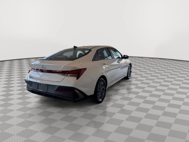 Used 2024 Hyundai Elantra SEL FWD image 10