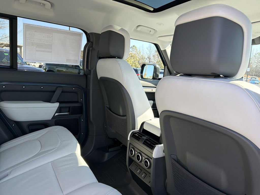 New 2026 Land Rover Defender 110 X-Dynamic SE AWD/4WD image 17