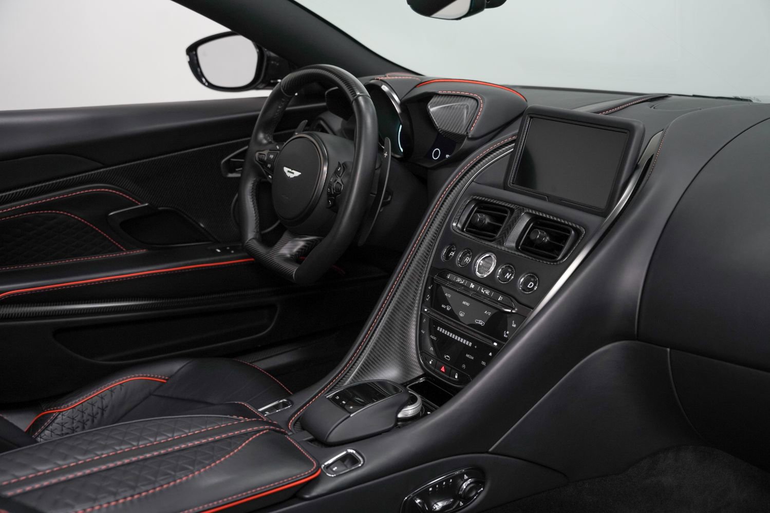 Used 2022 Aston Martin DBS Superleggera Volante RWD image 30