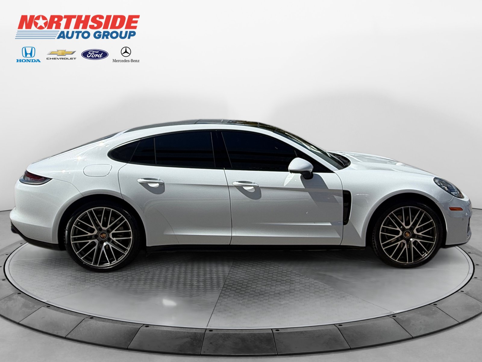Used 2021 Porsche Panamera RWD image 8