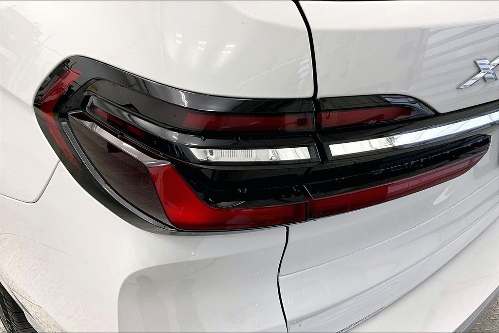 Used 2025 BMW X7 xDrive40i image 32
