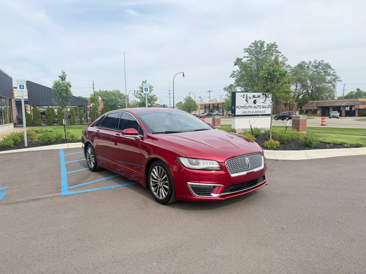 Used 2017 Lincoln MKZ Select w/ Select Plus Package FWD image 3