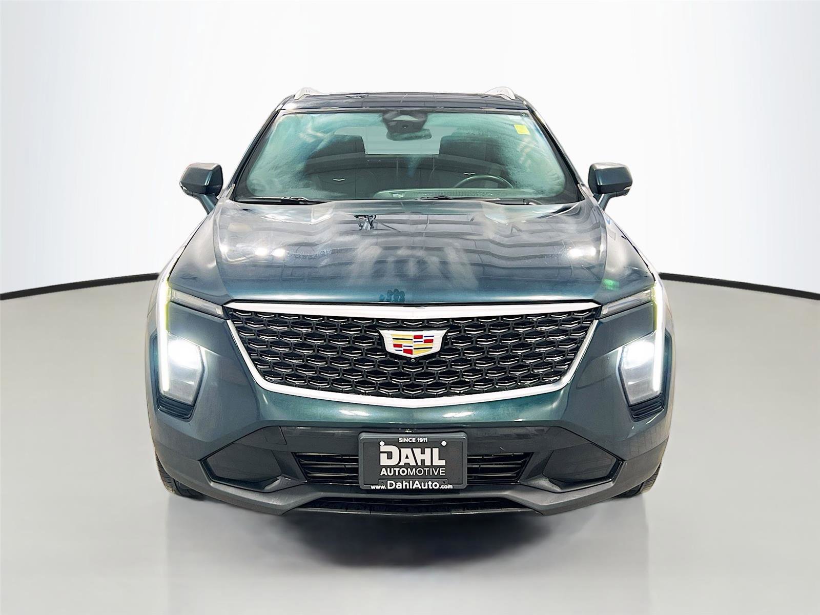 Used 2025 Cadillac XT4 Premium Luxury image 2