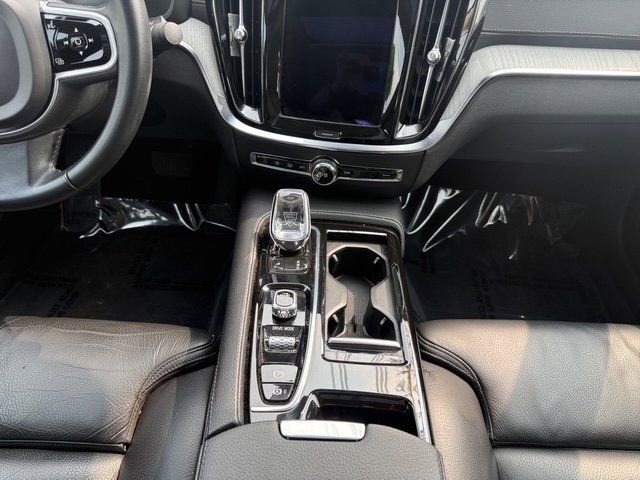 Used 2021 Volvo S60 T8 Inscription image 22