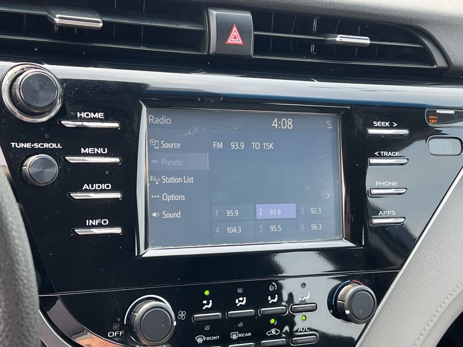 Used 2018 Toyota Camry FWD image 17