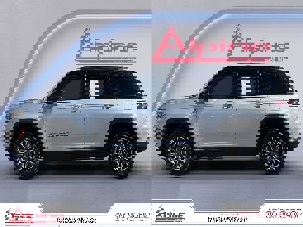 Used 2022 Jeep Grand Cherokee Trailhawk image 2