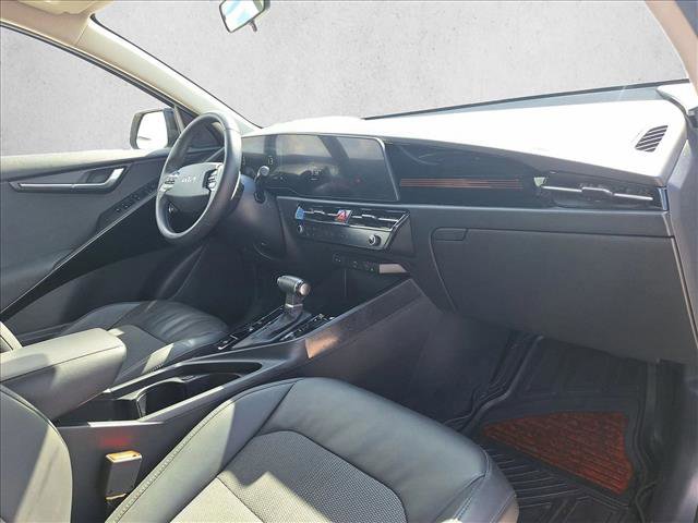 Used 2024 Kia Niro EX FWD image 19