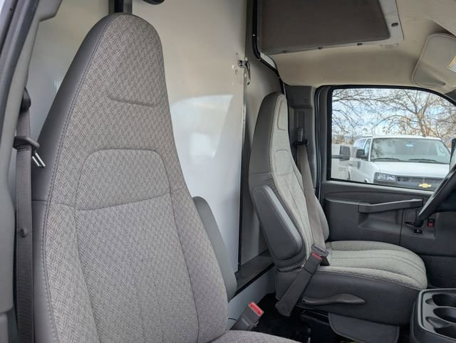 New 2024 Chevrolet Express 4500 Extended w/ Power Convenience Package RWD image 7