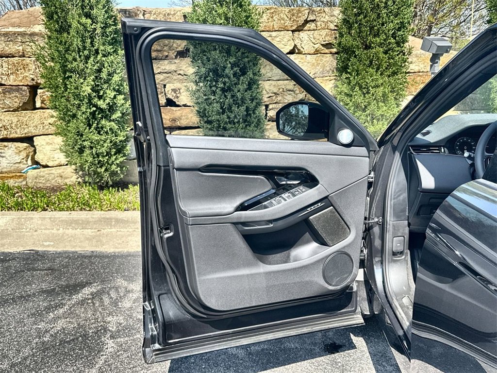 Certified 2024 Land Rover Range Rover Evoque Dynamic SE image 17