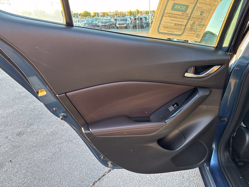 Used 2018 MAZDA MAZDA3 Grand Touring w/ Premium Equipment Package FWD image 34