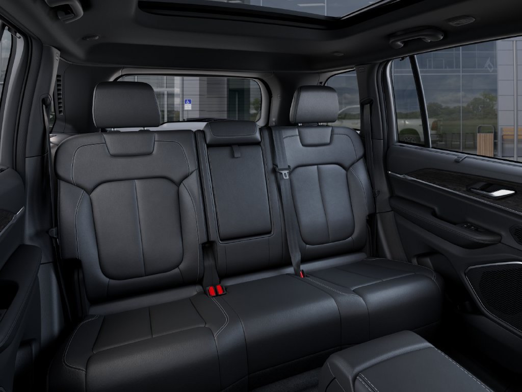 New 2026 Jeep Grand Cherokee Limited w/ Luxury Tech Group II AWD/4WD image 15