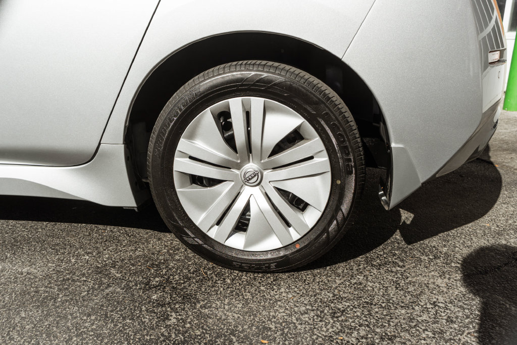 Used 2025 Nissan Leaf S FWD image 29