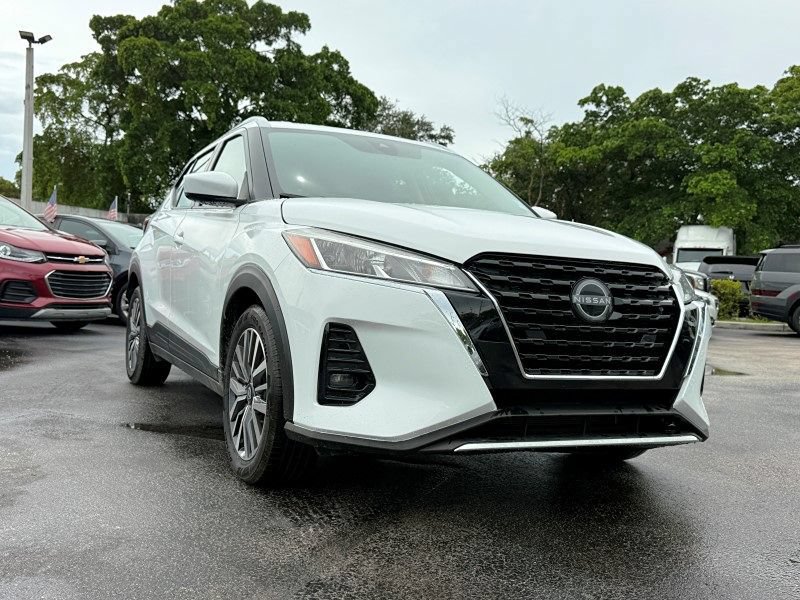 Used 2024 Nissan Kicks SV FWD image 3