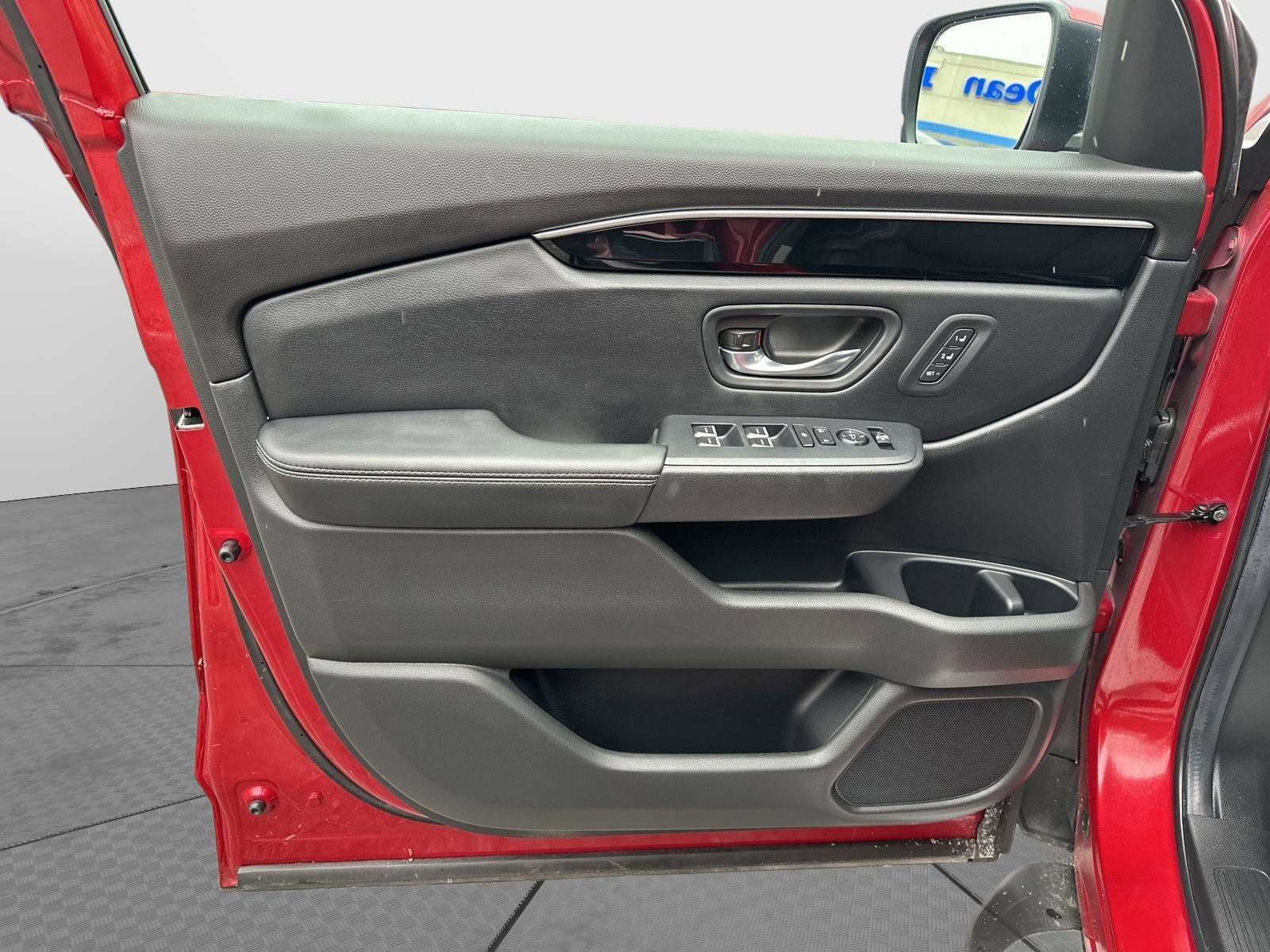 Certified 2025 Honda Pilot Touring image 10