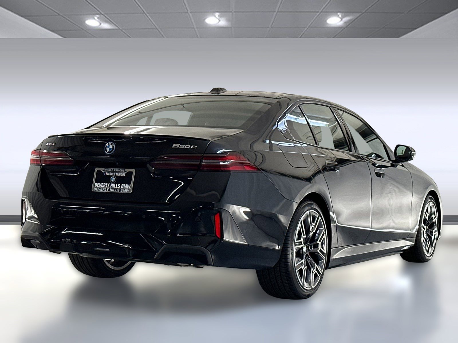 New 2026 BMW 550e xDrive w/ Premium Package image 8