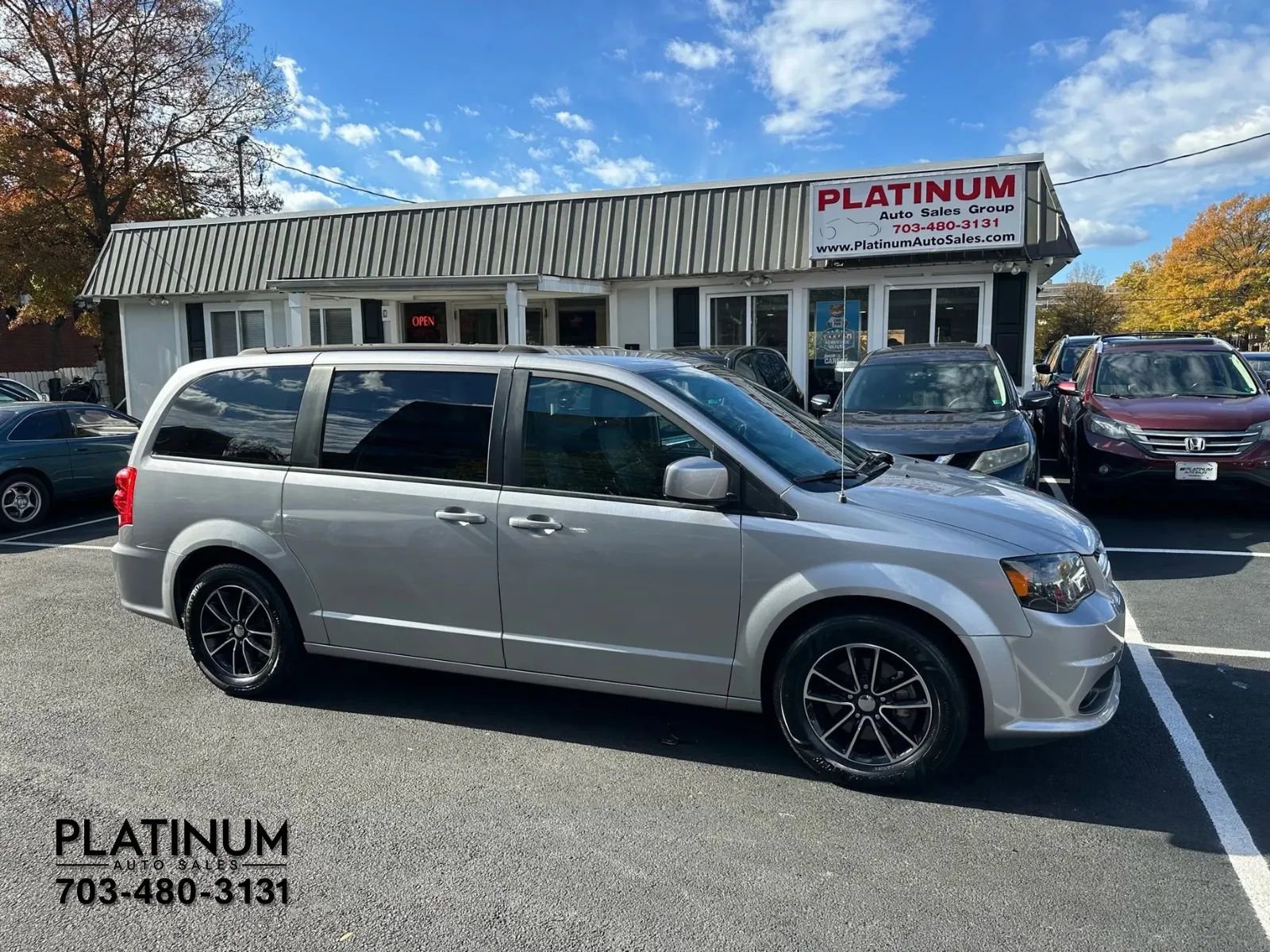 Used 2018 Dodge Grand Caravan GT image 2