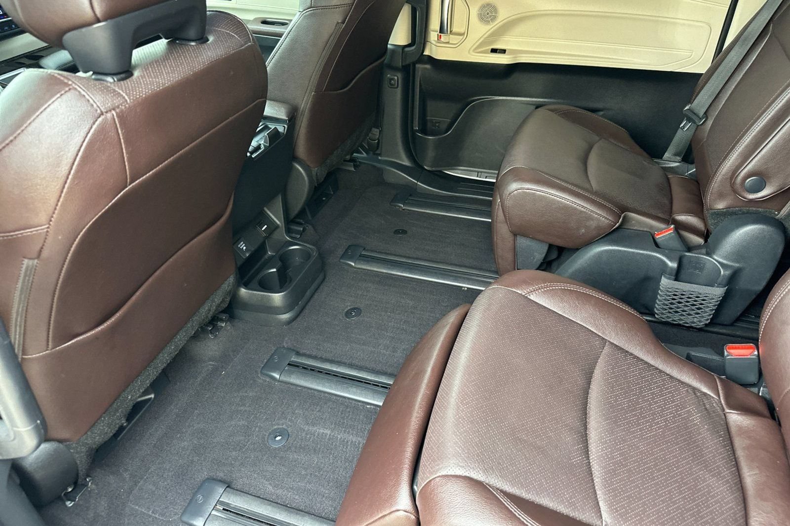 Used 2023 Toyota Sienna Platinum FWD image 14