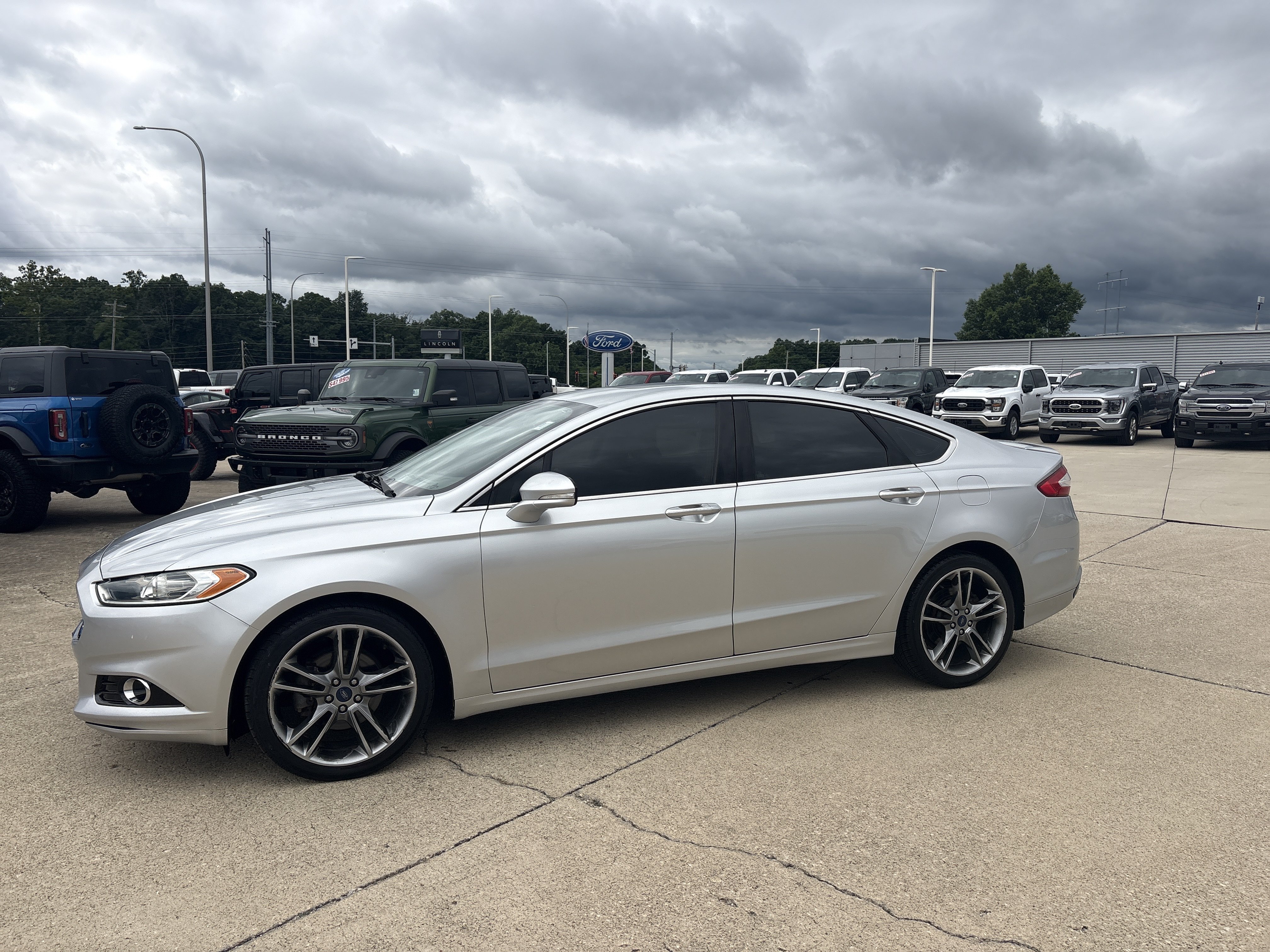 Used 2015 Ford Fusion Titanium FWD image 2