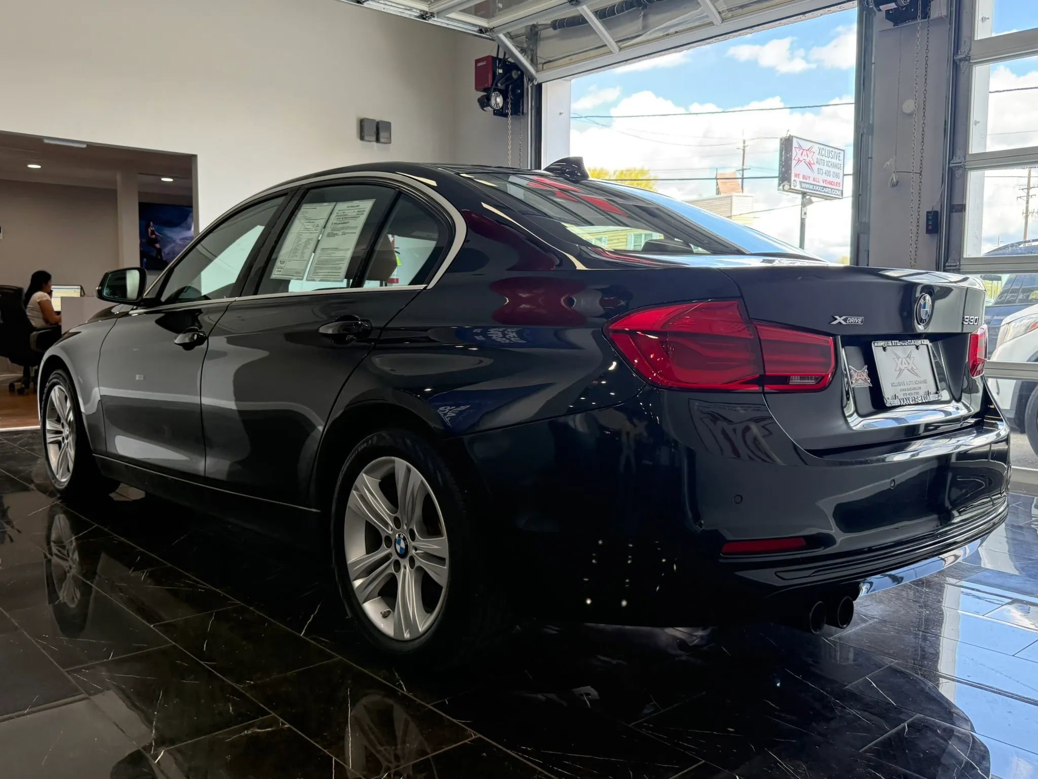 Used 2017 BMW 330i xDrive Sedan image 4
