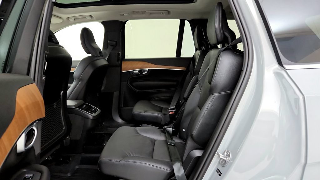 Used 2024 Volvo XC90 B6 Plus AWD/4WD image 21