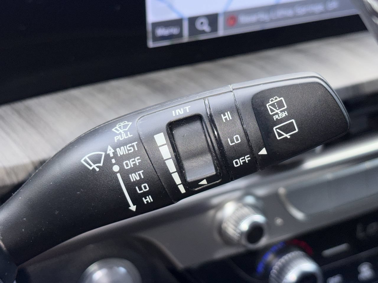 Used 2024 Kia Telluride EX w/ EX Captain's Chair Package FWD image 12