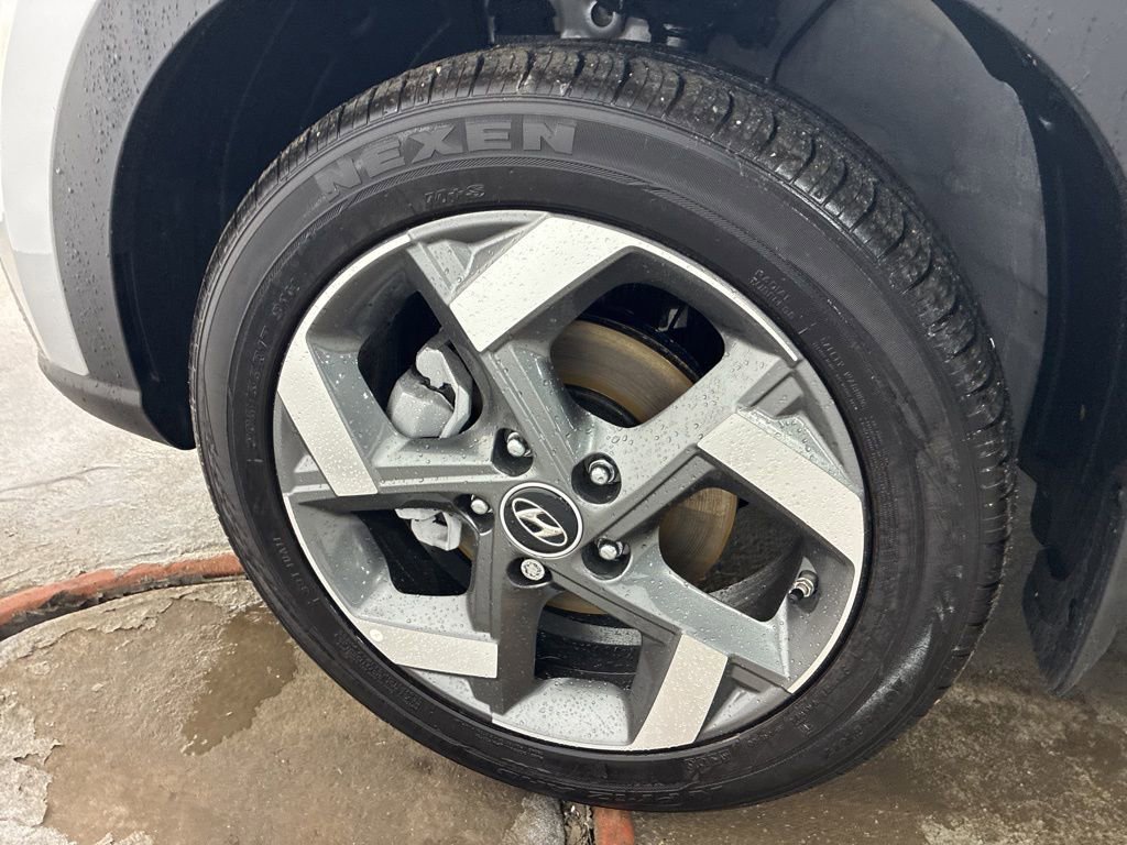 New 2025 Hyundai Venue SEL image 10