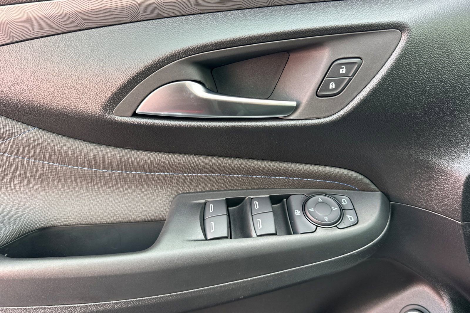 New 2026 Buick Envista Sport Touring w/ Convenience I Package FWD image 9