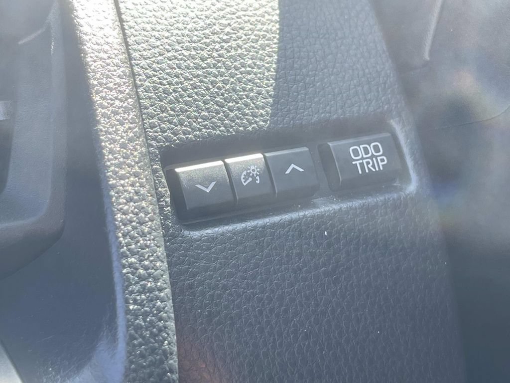Used 2025 Toyota Prius LE FWD image 27