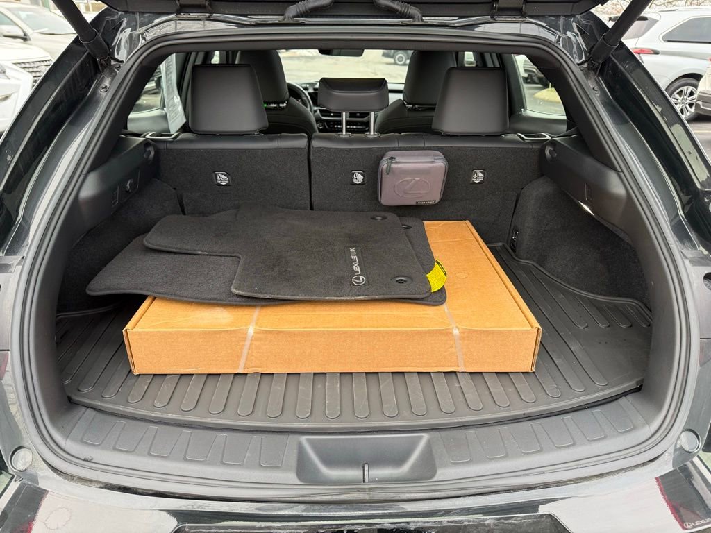 Used 2023 Lexus UX 250h 250h Premium image 17