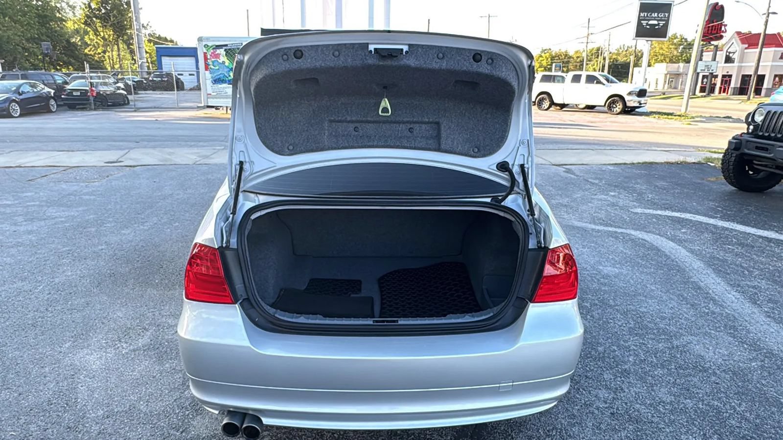 Used 2011 BMW 328i xDrive Sedan AWD/4WD image 17