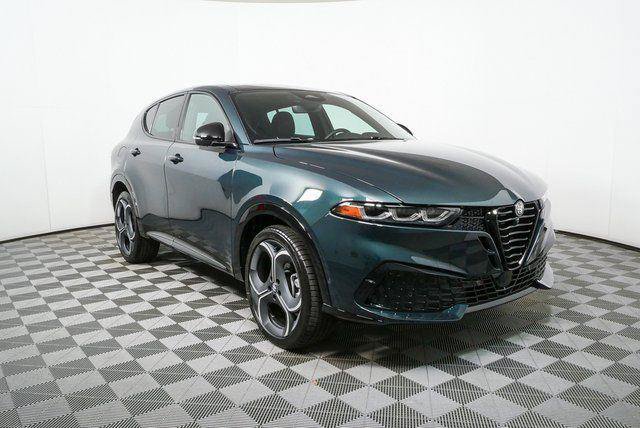 New 2026 Alfa Romeo Tonale w/ Black Premium Package AWD/4WD image 27