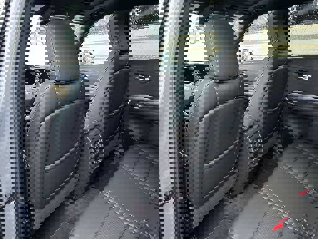 Used 2024 Cadillac XT4 Premium Luxury image 13