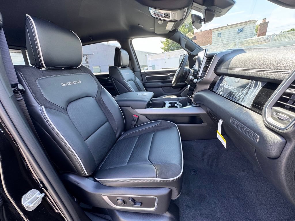 New 2026 RAM 1500 Laramie AWD/4WD image 19