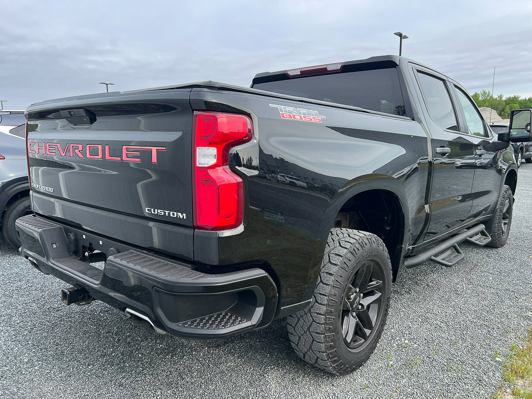 Used 2021 Chevrolet Silverado 1500 Custom Trail Boss AWD/4WD image 4