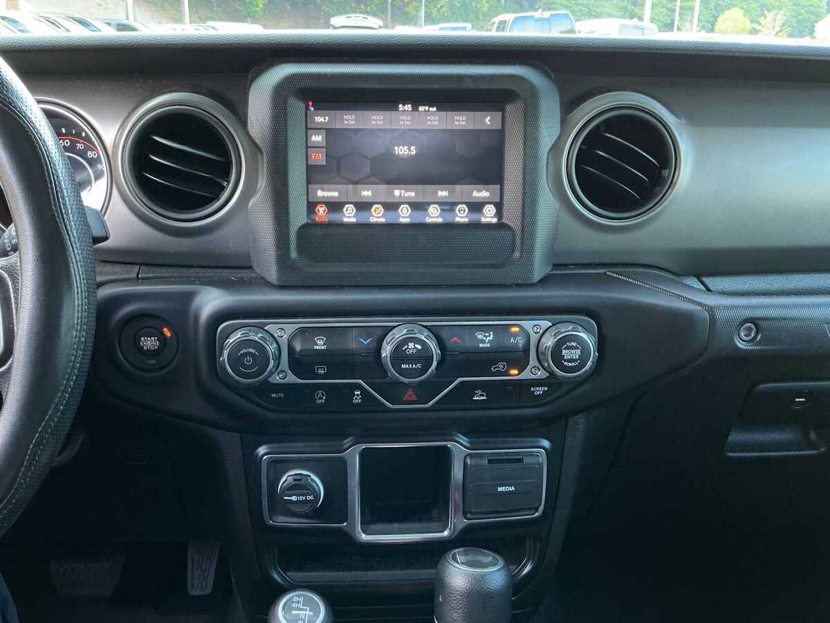 Used 2022 Jeep Wrangler Sport AWD/4WD image 19