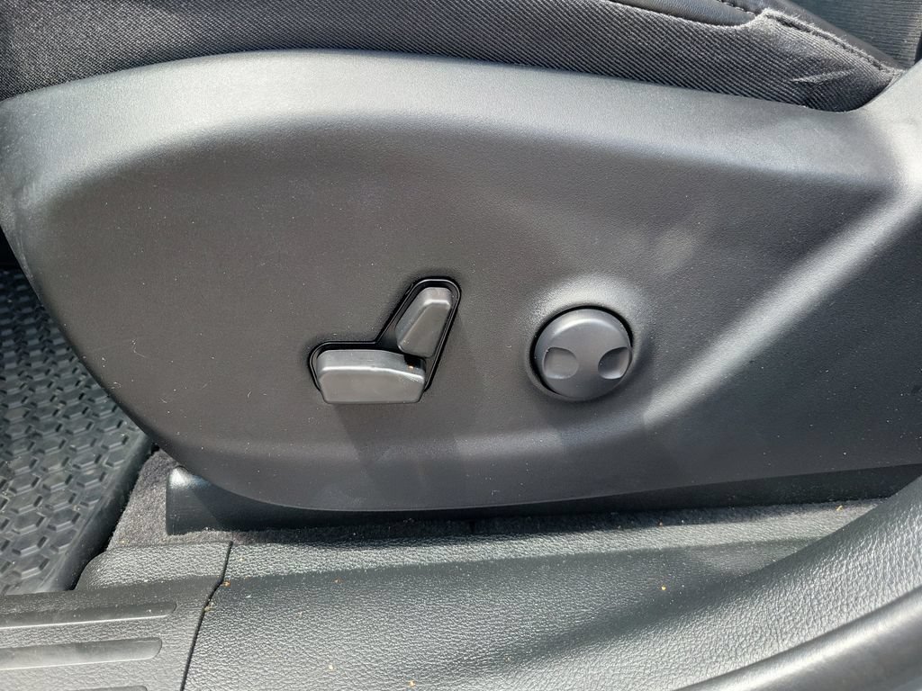 Used 2023 Jeep Cherokee Trailhawk AWD/4WD image 19