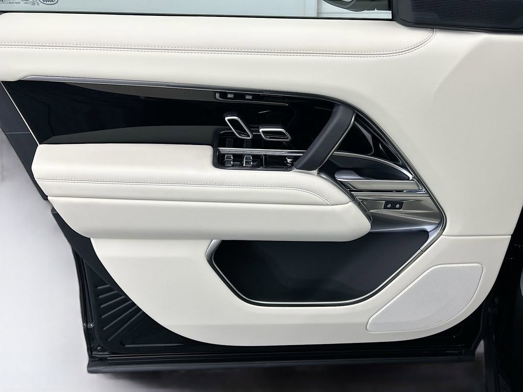 New 2026 Land Rover Range Rover SE image 23